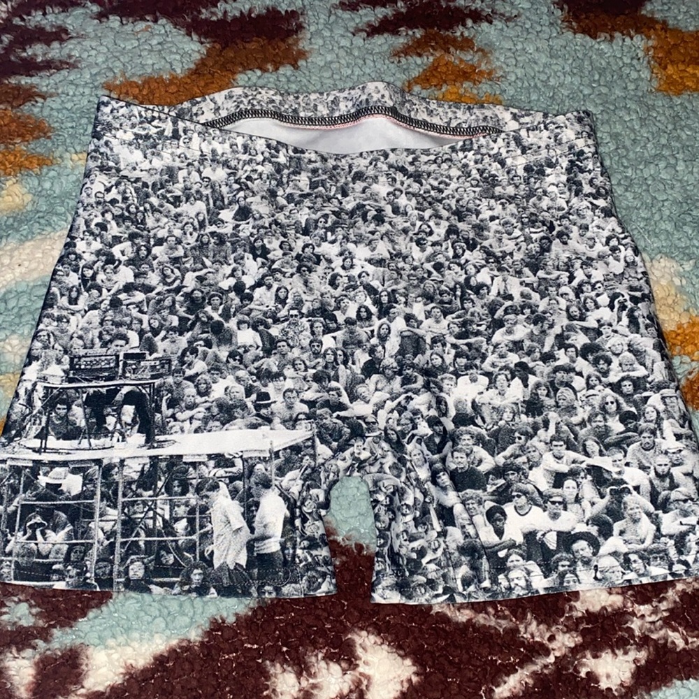 For Woodstock lovers these shorts are for you ☮️